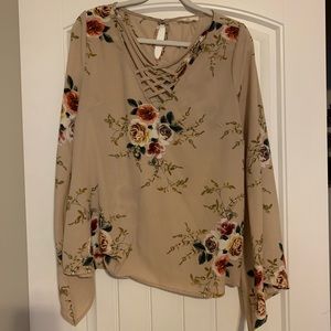 Entro bell sleeve boutique top